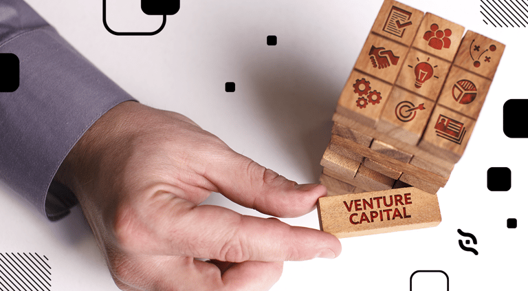 mão de homem segurando um dado com frase venture capital